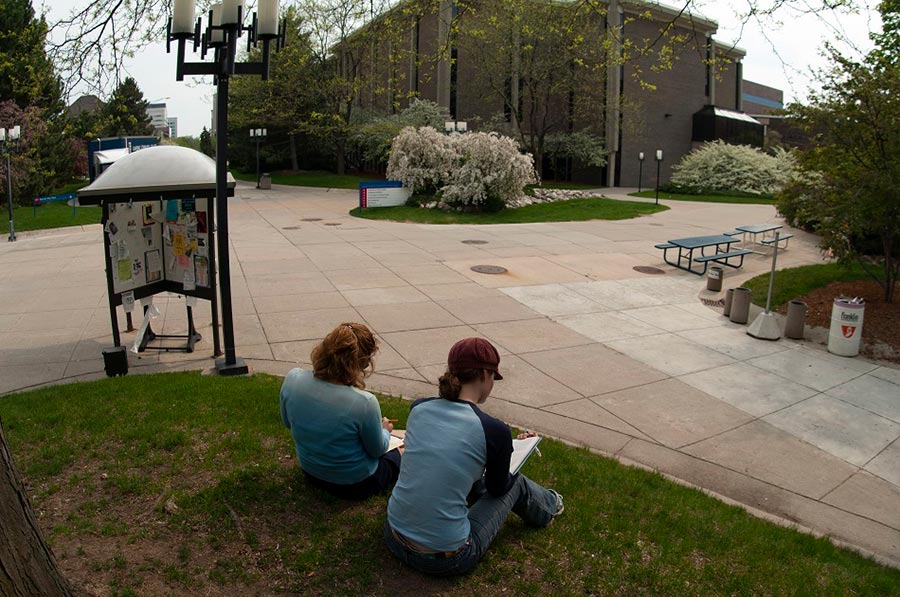 Students studying on the Washington Mall near the outdoor amphitheater - Spring 2005